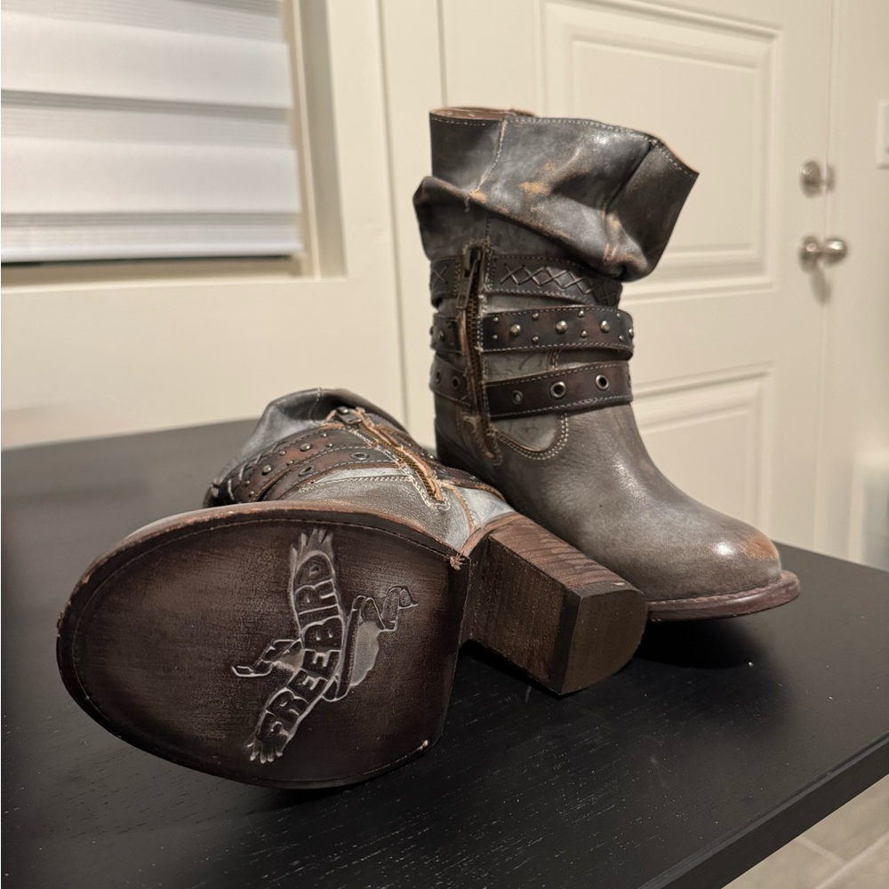 Freebird “Blaine” Distressed Gray Leather Boots